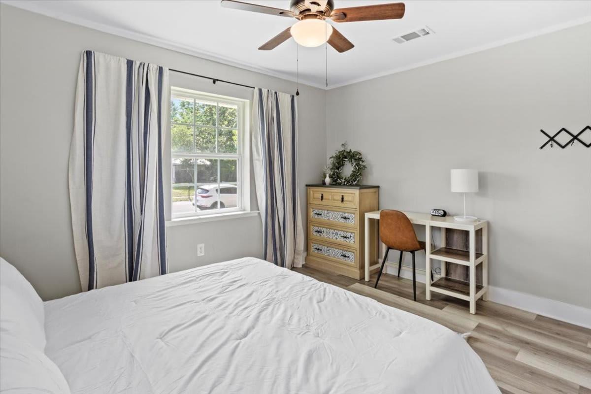 Ranch Home Gem 5Br Home Sleeps 12 With Game Room Gulfport Bagian luar foto