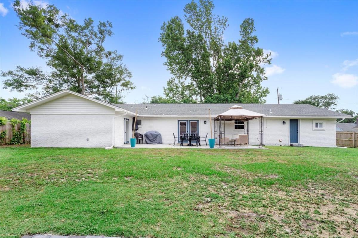 Ranch Home Gem 5Br Home Sleeps 12 With Game Room Gulfport Bagian luar foto