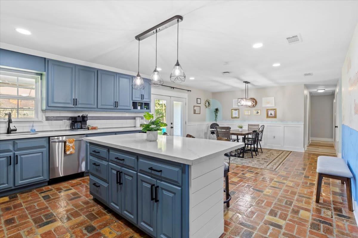 Ranch Home Gem 5Br Home Sleeps 12 With Game Room Gulfport Bagian luar foto