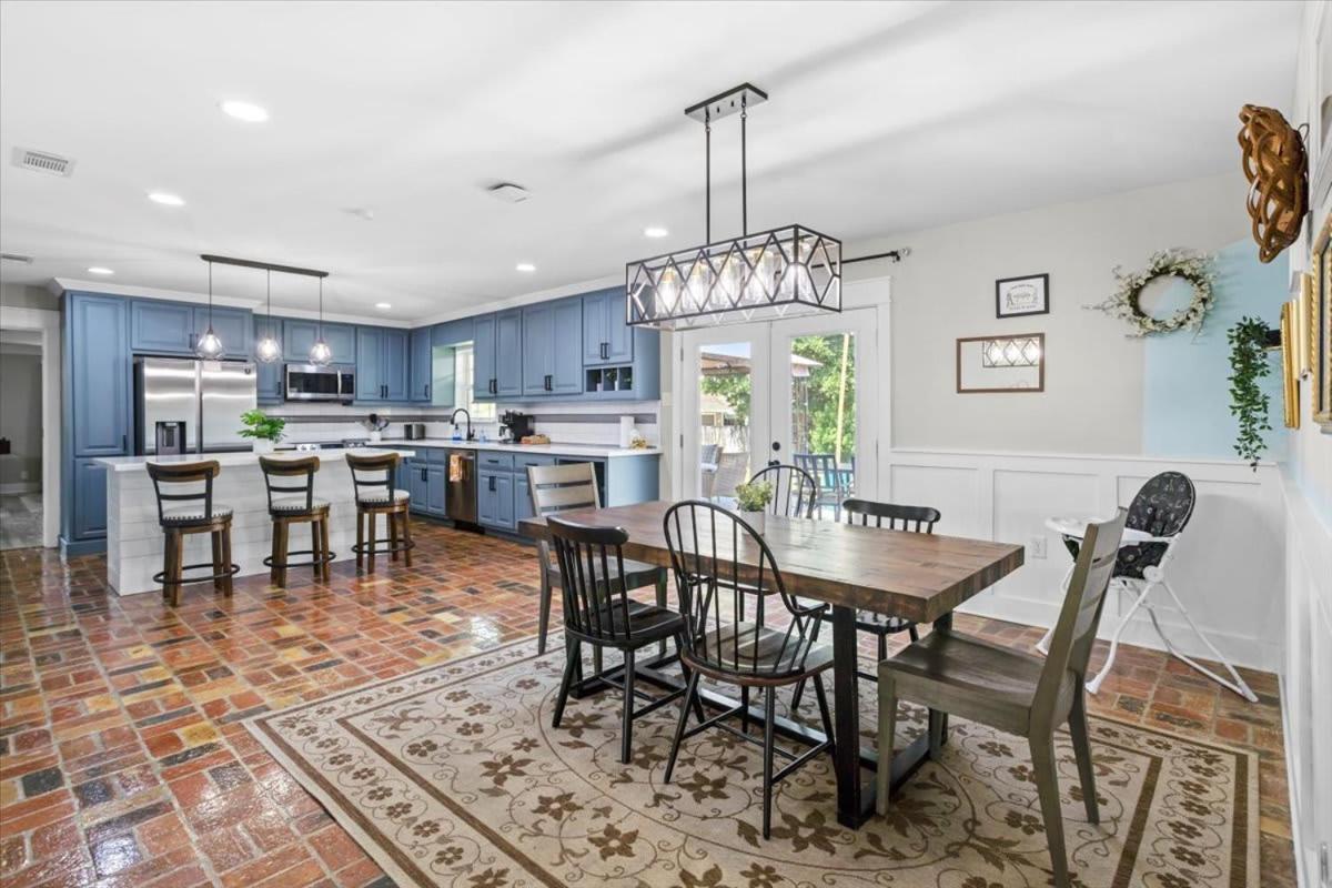 Ranch Home Gem 5Br Home Sleeps 12 With Game Room Gulfport Bagian luar foto