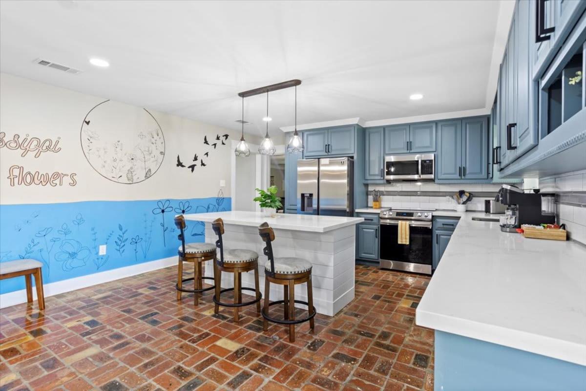 Ranch Home Gem 5Br Home Sleeps 12 With Game Room Gulfport Bagian luar foto